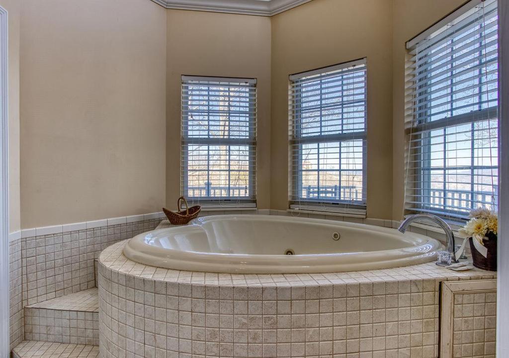 Ober Hideaway, Hot Tub, Wifi, 1089 Free Tickets Each Paid Day, Dollywood And More Gatlinburg Exterior photo